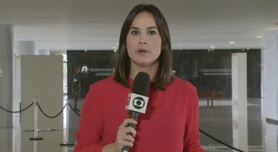 Repórter Flávia Alvarenga