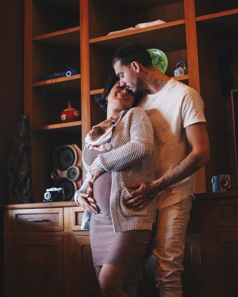 Casados, Daniela Araújo e André Nine esperam o primeiro filho