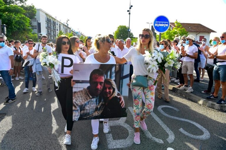Marcha pela morte do motorista francês Philippe Monguillot, que foi assassinado após pedir uso de máscara a passageiro