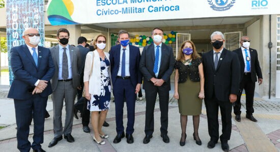 Bolsonaro inaugura escola cívico-militar no Rio de Janeiro