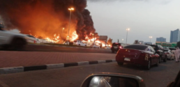 Incêndio atinge mercado em Ajmã, nos Emirados Árabes Unidos