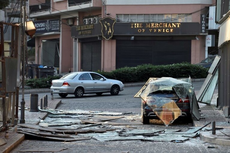 Explosão em zona portuária devastou Beirute, capital do Líbano