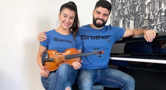 Dupla de irmãos Hugo e Marina vive exclusivamente da música