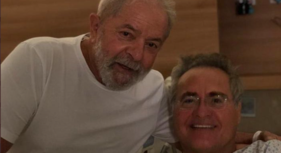 Sem máscara, Lula visita Renan Calheiros no hospital