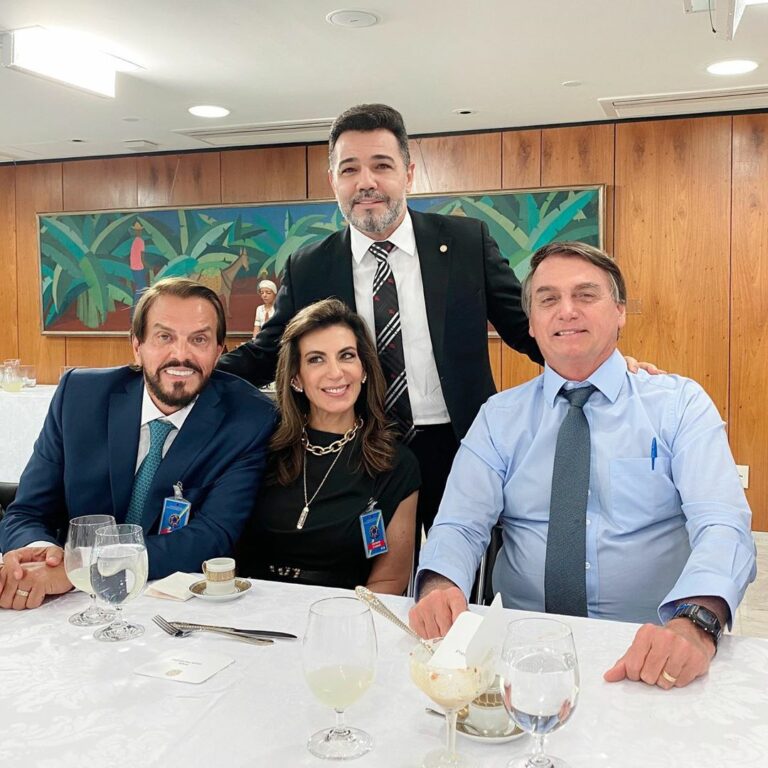 Bolsonaro almoçou com pastores e deputados
