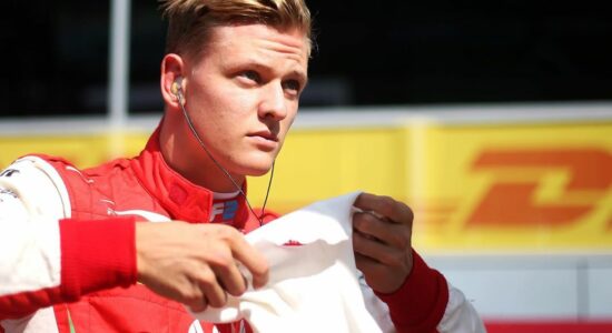 Filho de Schumacher vai pilotar Alfa Romeo em treinos livres do próximo GP de F1