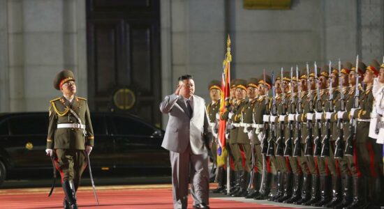 Líder norte-coreano líder norte-coreano Kim Jong-un durante desfile militar