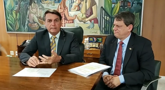 Presidente Jair Bolsonaro e o ministro Tarcísio de Freitas