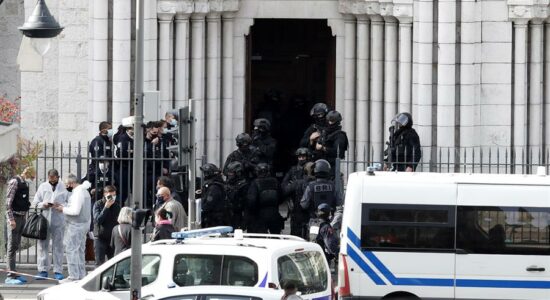 Igreja na França foi alvo de ataque com três mortos