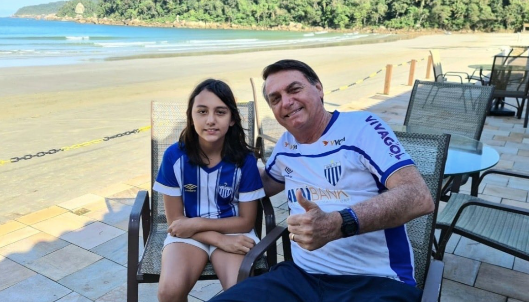Laura faz 10 anos de idade neste domingo e Bolsonaro parabeniza | Brasil |  Pleno.News