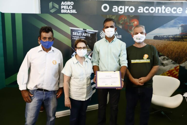 Ministra da Agricultura participa de evento agropecuário em Goiás