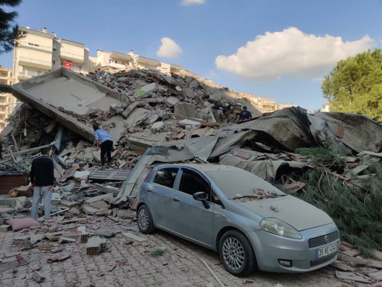 Terremoto no Mar Egeu provocou destruição em ilhas da Grécia e na costa da Turquia