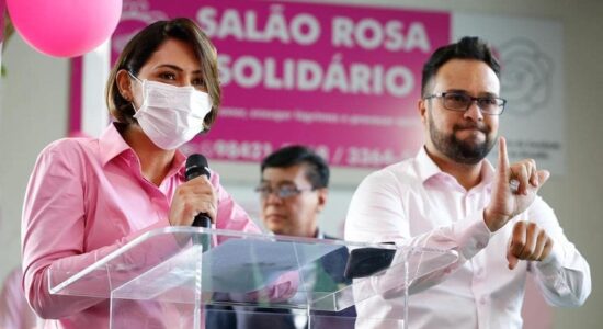 Michelle Bolsonaro participou da inauguração do Salão Rosa Solidário do Hospital de Base do DF