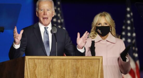 Biden realiza discurso no estado de Delaware e se diz otimista