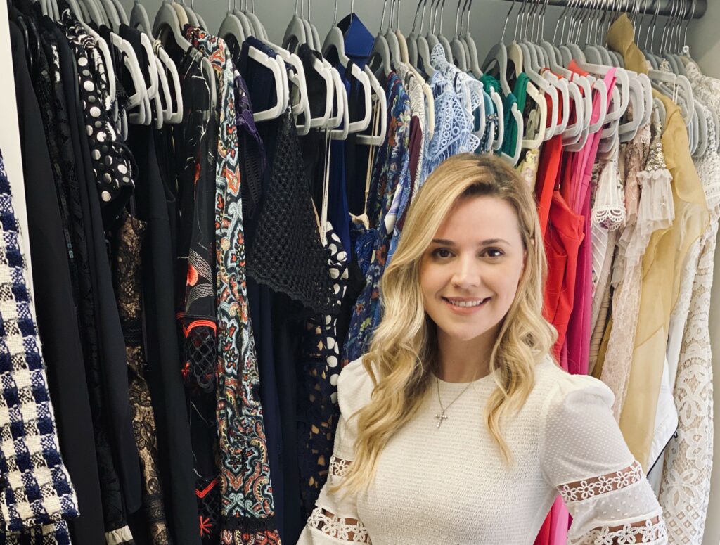 Carol Steve fundou a primeira plataforma de ecommerce de vestidos no Brasil