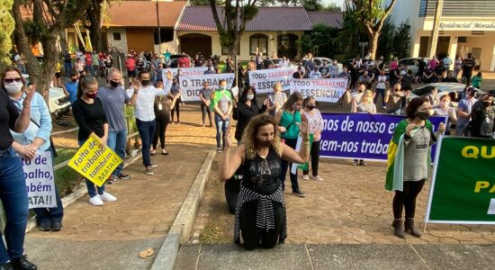Manifestações pela reabertura acontecem ao redor do Brasil
