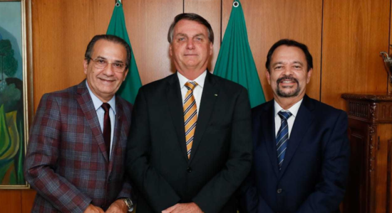 Bolsonaro conversa com líderes evangélicos