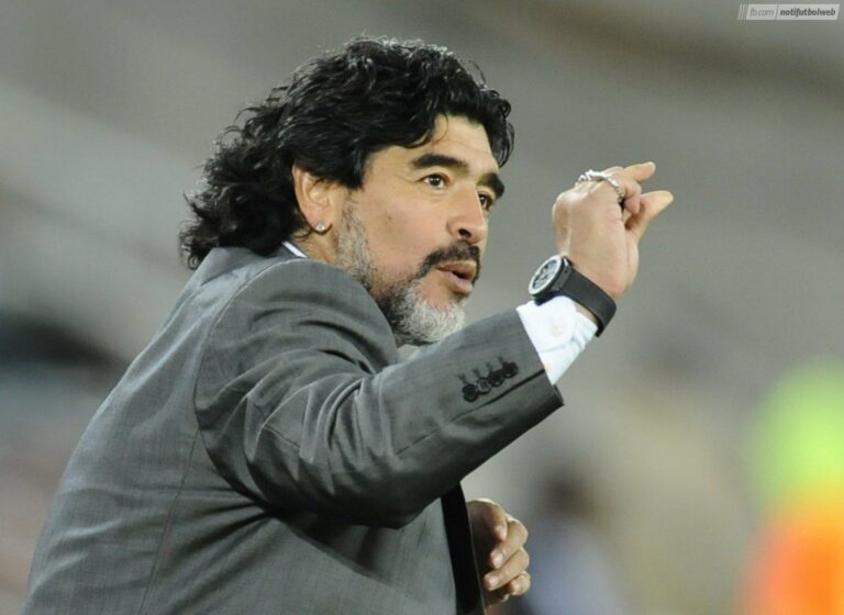 Aos 60 anos, morre ex-jogador argentino Diego Maradona