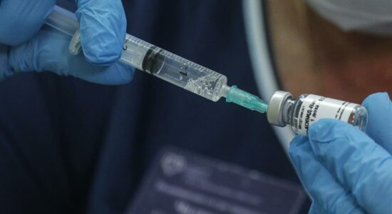 Vacina de Oxford teve bom resultado em 2ª fase de testes