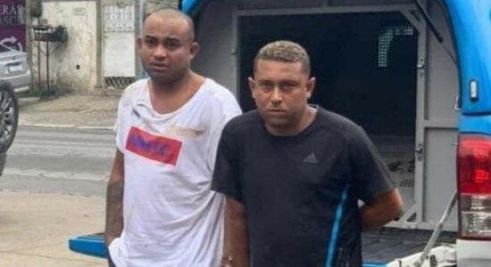 Jonathan dos Santos, de blusa branca, confessou ter atirado no cabo Cardoso
