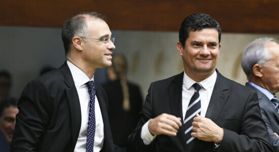 Ministro André Mendonça, do STF, ao lado do ex-ministro da Justiça, Sergio Moro