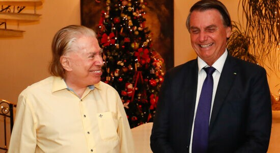 Bolsonaro durante visita a Silvio Santos em 2020