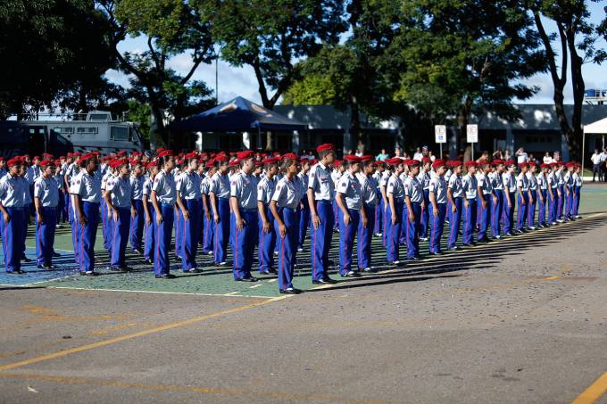 Escolas cívico-militares devem se espalhar ainda mais pelo Brasil