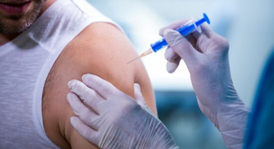Alemanha não recomenda uso da vacina da AstraZeneca em idosos