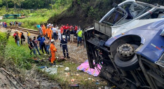 Acidente de ônibus no interior de Minas Gerais