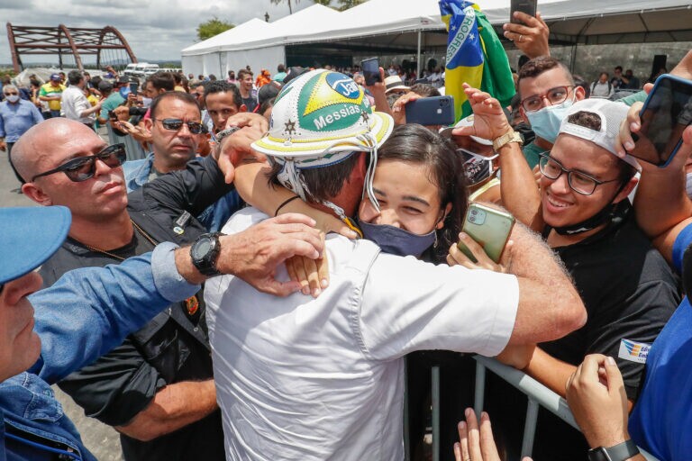 Bolsonaro vai a Sergipe e é aclamado pelo povo