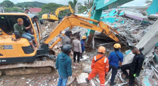 Terremoto deixa mortos e feridos na Indonésia
