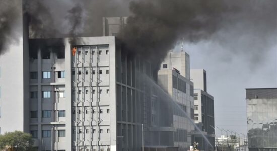Incêndio atinge prédio do Instituto Serum, na Índia