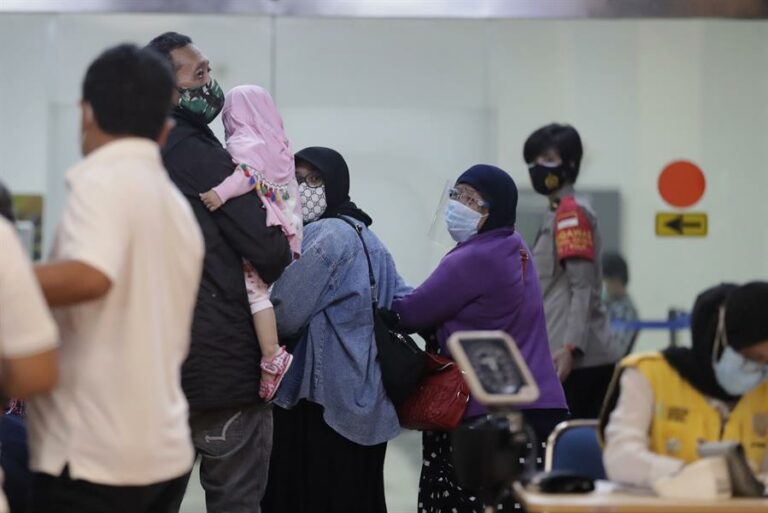 Indonésia confirma acidente de avião com 62 pessoas a bordo