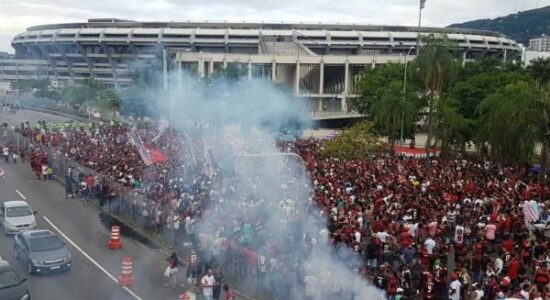 Torcida do Flamengo provocou tumulto na entrada do Maracanã
