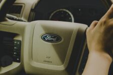 emblema da ford em volante