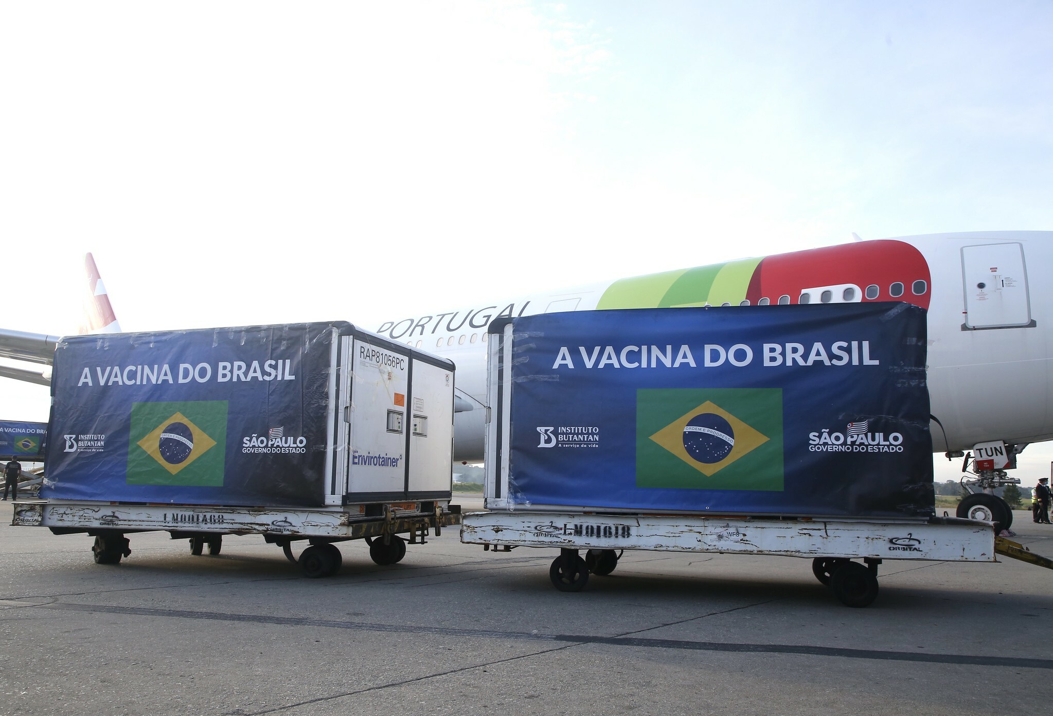 Insumo para 14 milhões de doses da Coronavac chega a São Paulo
