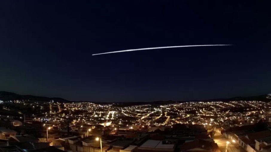 Meteoro 'bola de fogo' atravessa céu do Sudeste brasileiro