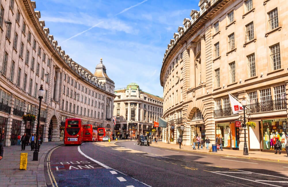 A Rua Regent é um importante centro comercial em Londres
