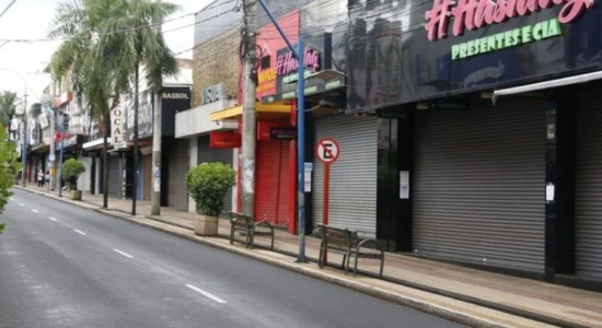 Ruas vazias em Araraquara durante lockdown