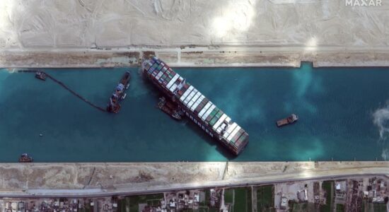 Navio Ever Given bloqueou o Canal de Suez em março