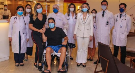 Sertanejo Edson tem alta do hospital após se curar da Covid-19