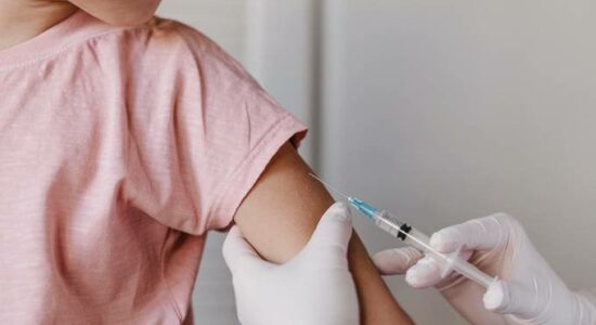 Fiocruz quer testar vacina de Oxford/AstraZeneca em crianças