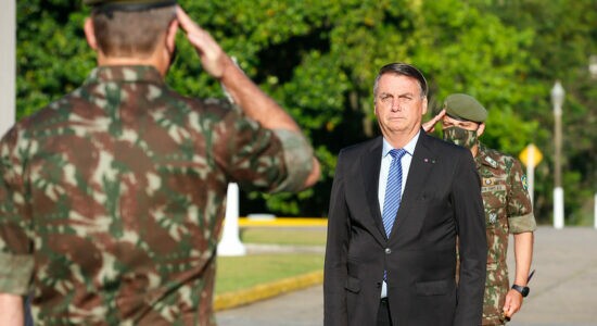 Bolsonaro afirmou que Forças Armadas estão ao lado da lei