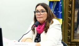 Bia Kicis defendeu abertura de diálogo sobre a reforma administrativa na CCJ