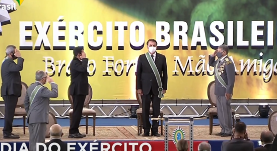 Presidente Jair Bolsonaro participa de cerimônia em homenagem ao Dia do Exército