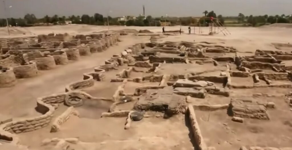 Arqueólogos descobrem 'maior cidade antiga' do Egito