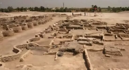 Arqueólogos descobrem maior cidade antiga do Egito