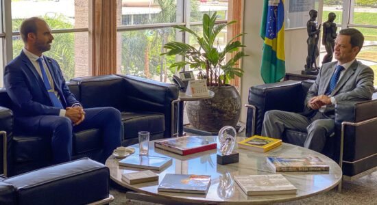 Deputado Eduardo Bolsonaro encontrou o ministro da Justiça, Anderson Torres