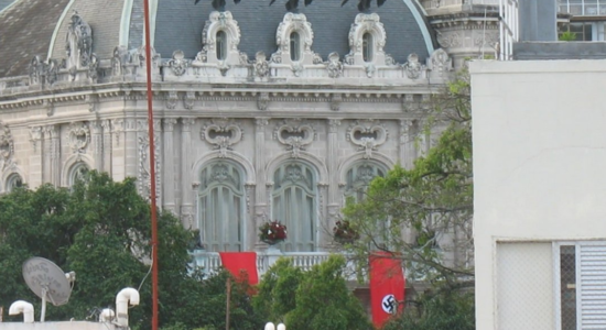 Bandeiras nazistas no palácio Laranjeiras são para série da Globo