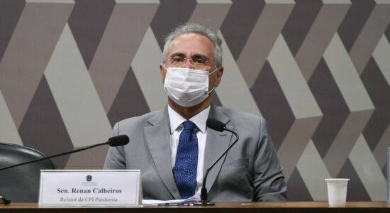 Senador Renan Calheiros durante sessão da CPI da Pandemia